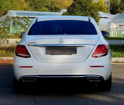 										Mercedes Benz E-Class full									