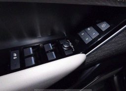 										Land Rover Velar full									