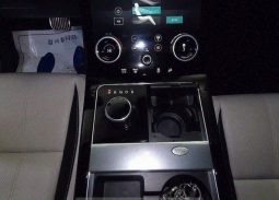 										Land Rover Velar full									